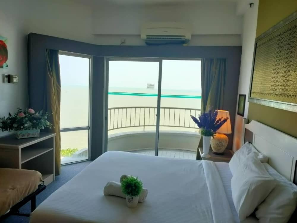 Beachfront Full Sea Penang Tanjung Bungah  Luaran gambar